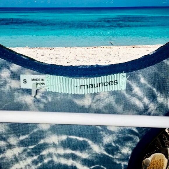 🍭 Maurices Top Navy/White Sheer Tie-dye Racerback Shark-bite Tank Size Small - Picture 2 of 16